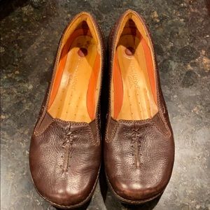 Clark’s structured brown slip on 9M
